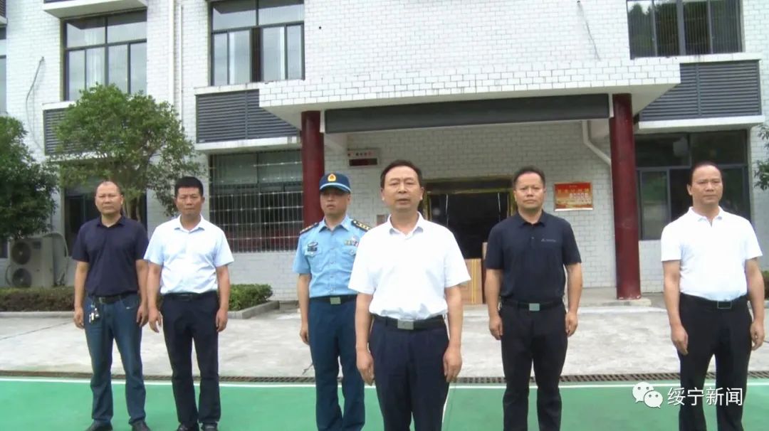 夏贤钦一行“八一“前夕慰问部队官兵共叙鱼水情_邵阳头条网