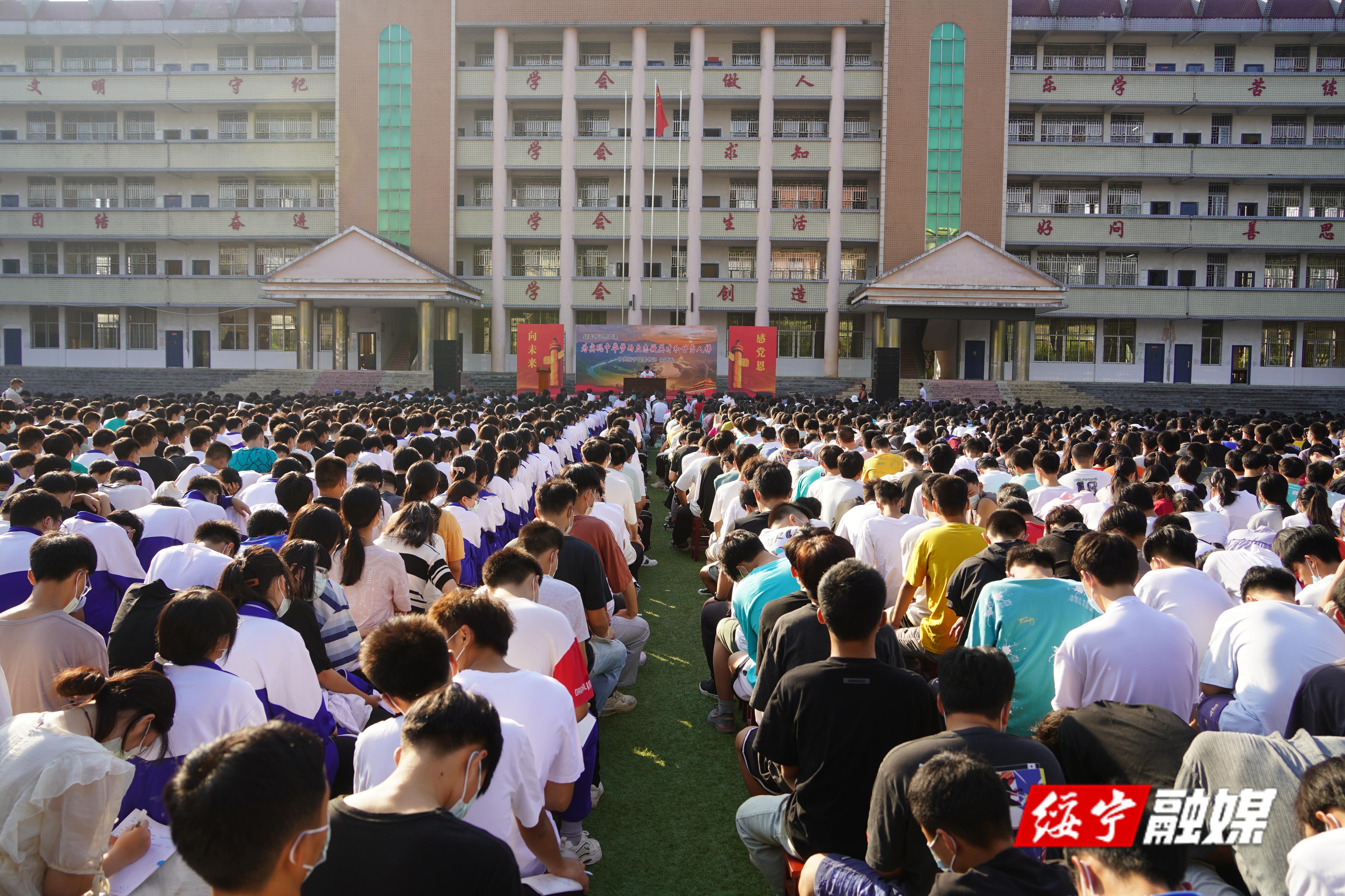 佘芝云为绥宁二中师生上思政课_邵商网