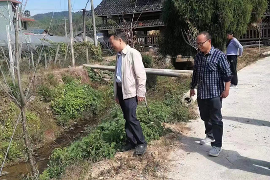 “利剑”行动：夏贤钦调研督导东山乡农村环境综合整治工作_邵阳头条网