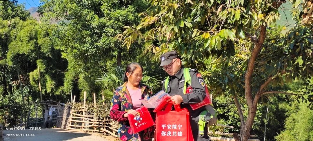 绥宁： 做好警力下沉工作 开展综治民调与禁毒反诈普法宣传活动_邵阳头条网
