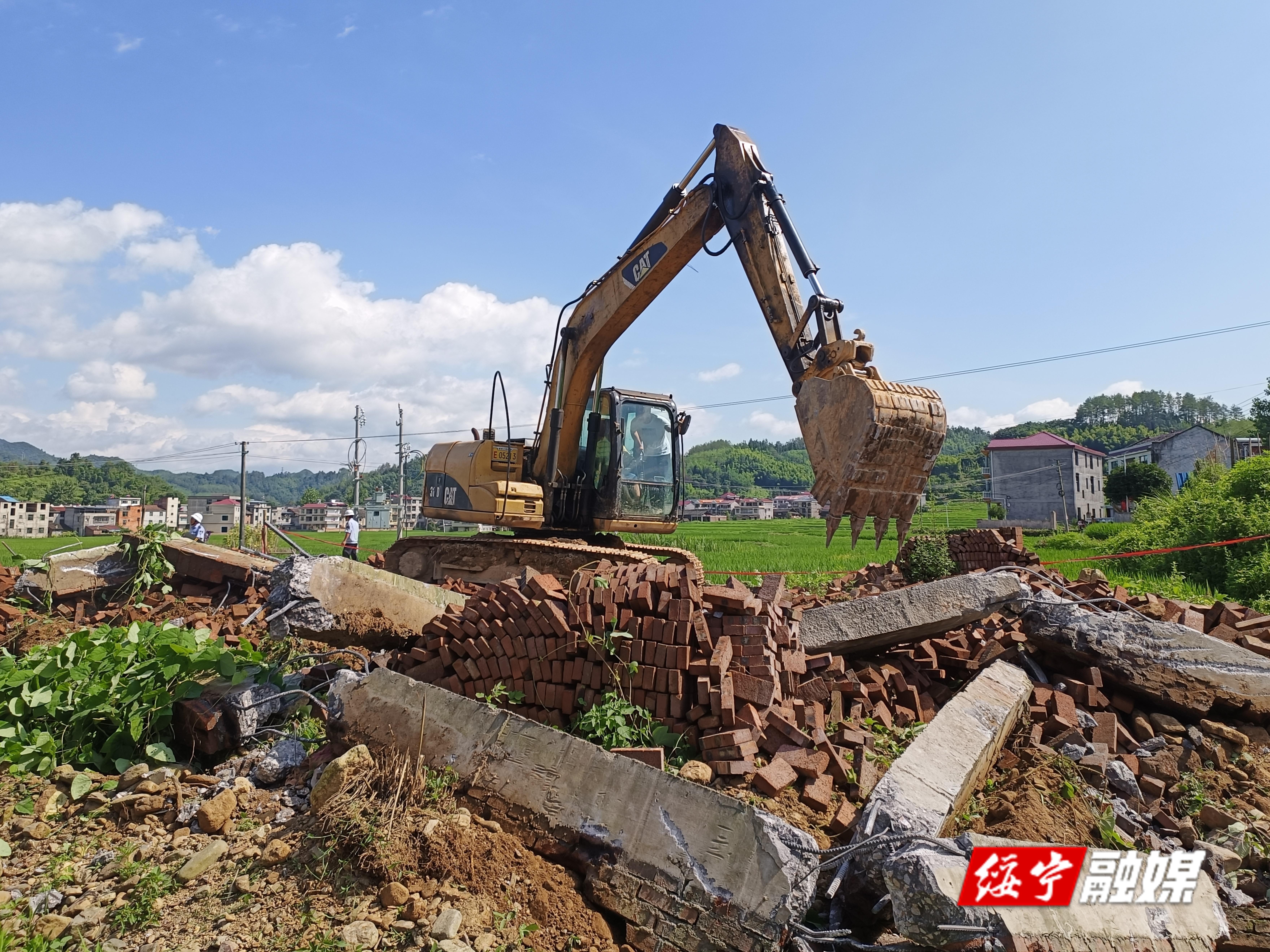 关峡乡：零容忍！依法拆除乱占耕地建房_邵阳头条网