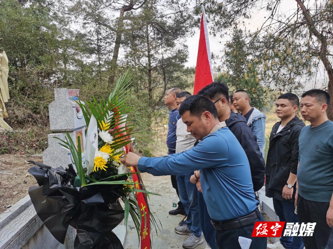 红岩镇组织开展清明节“忆先烈·守初心”祭扫主题党日活动_邵阳头条网