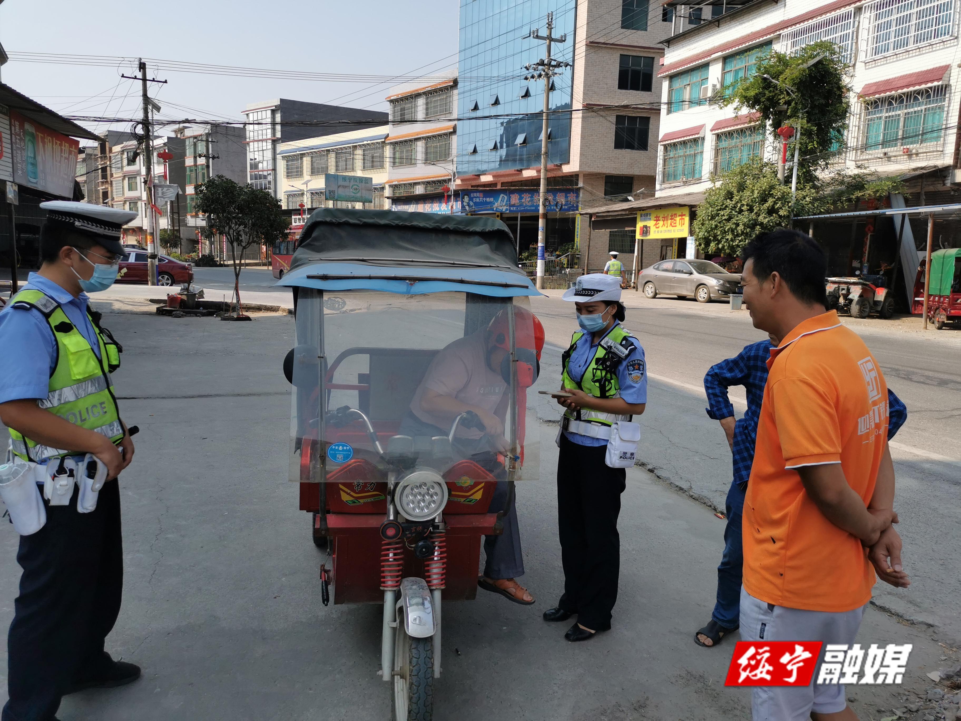 绥宁公安交警“重拳”整治农村道路违法载人行为_邵阳头条网