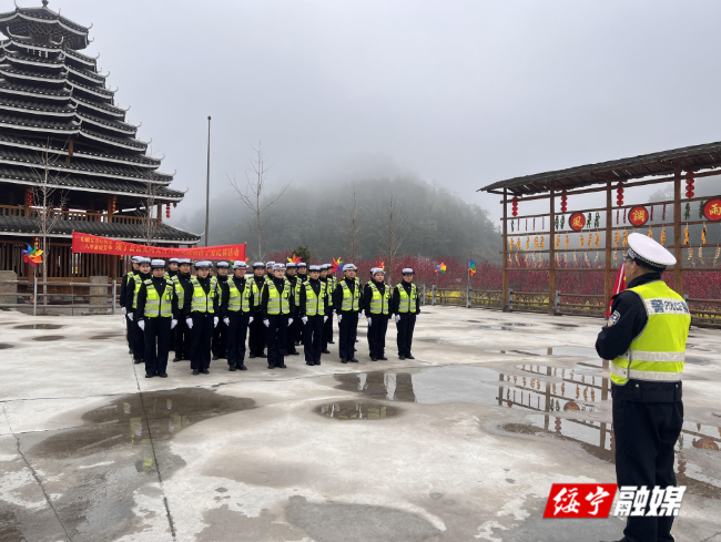 绥宁交警开展女民辅警交通指挥手势操比武竞赛活动迎“三八”_邵商网