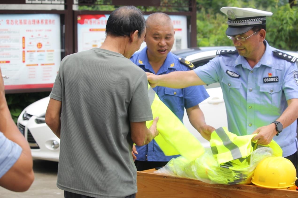 绥宁交警精准开展农村道路交通安全宣传_邵阳头条网