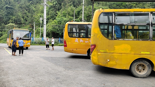 严把校车安全关 市场监管在行动_邵阳头条网