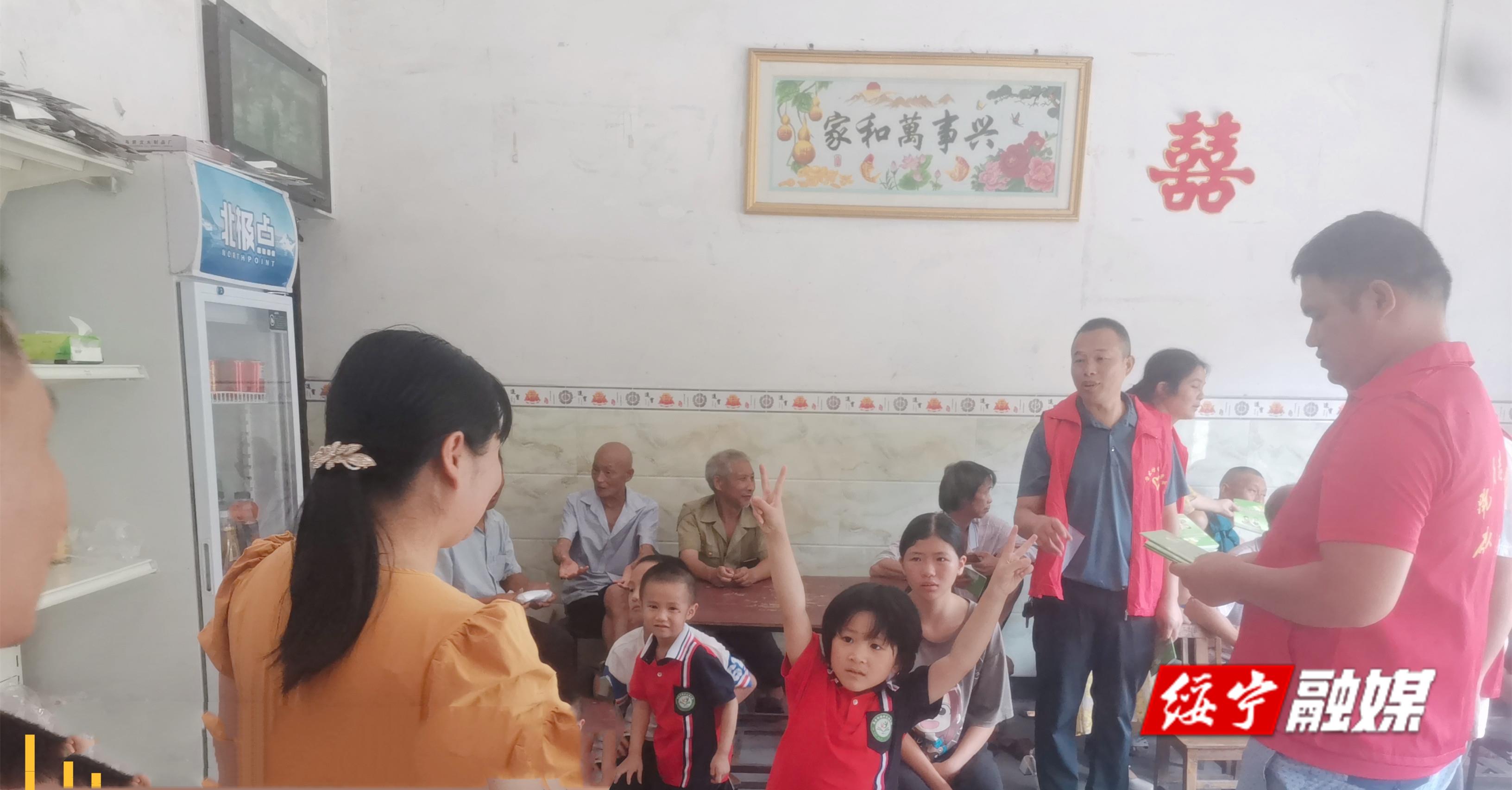 唐家坊镇人大代表化身“护蕾”宣传员_邵阳头条网