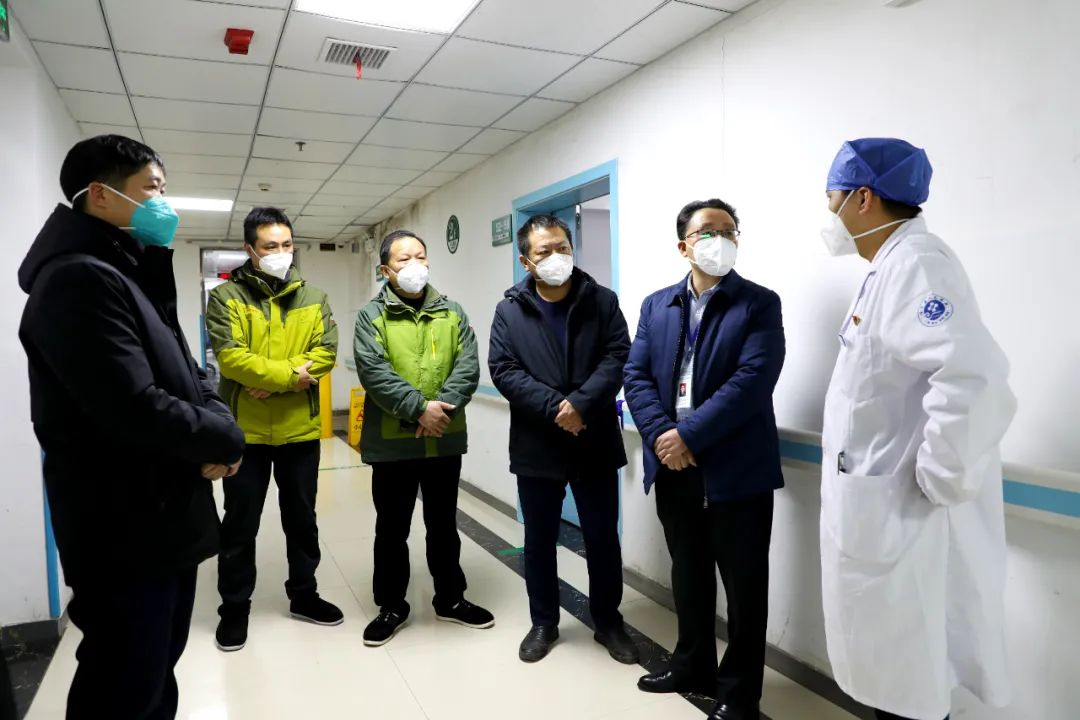 连续“作战”，一呼一吸间的“硬核”坚守_邵阳头条网
