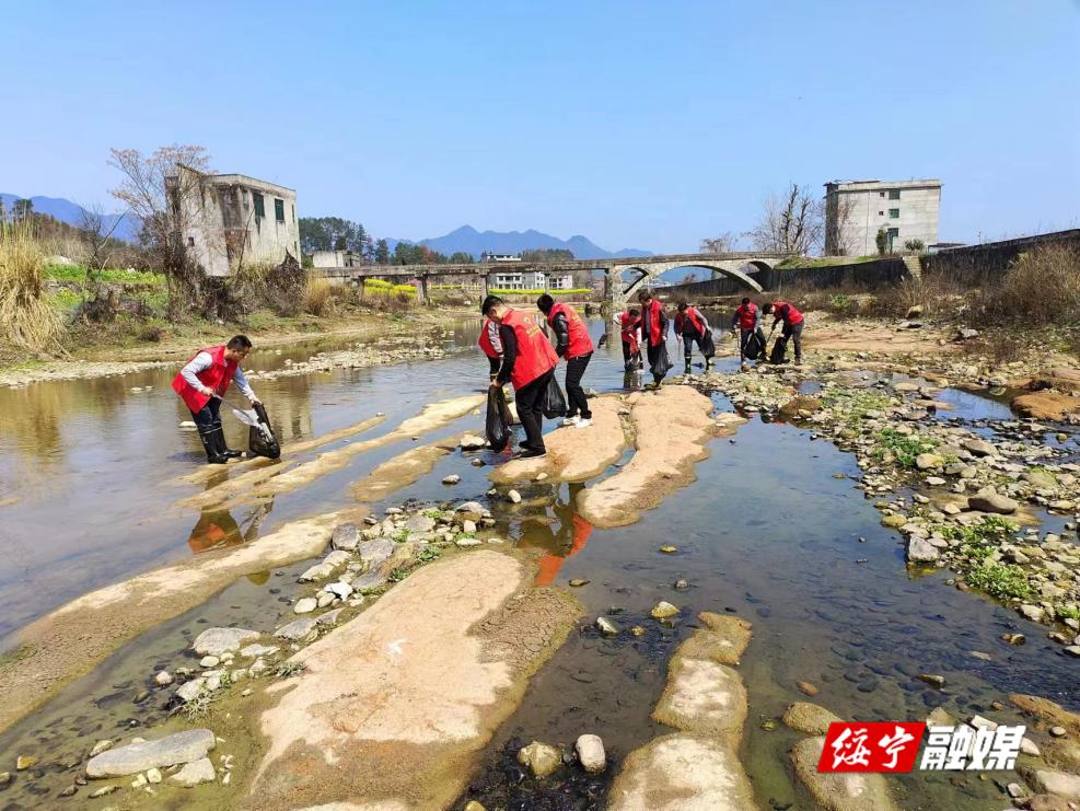 武阳镇：清理河道垃圾 共建河流生态美_邵阳头条网