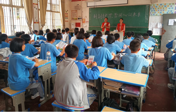 绥宁县医保局开展未成年人保护进校宣传活动_邵阳头条网