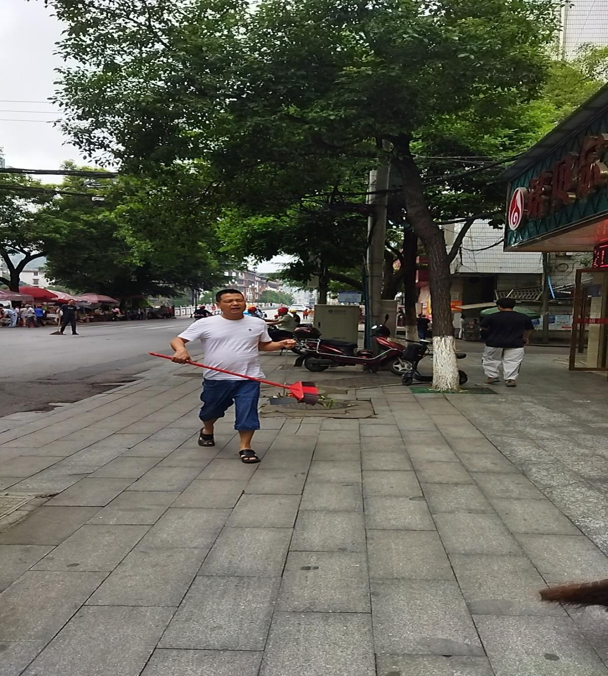 绥宁县自然资源局开展责任路段环境卫生清扫_邵阳头条网