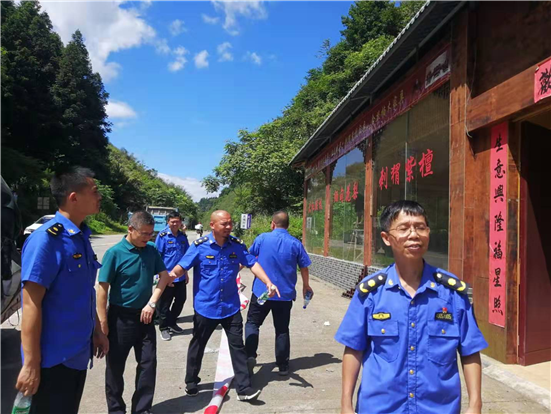 绥宁县城管执法局集中拆除一批违法建设(图2)
