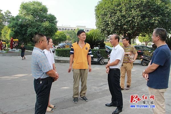 绥宁县开展教师节走访慰问活动(图1)