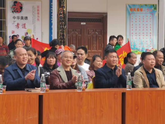 绥宁县民政局:扶志+扶智+强技甩“穷帽”集中展示扶贫成果(图2)