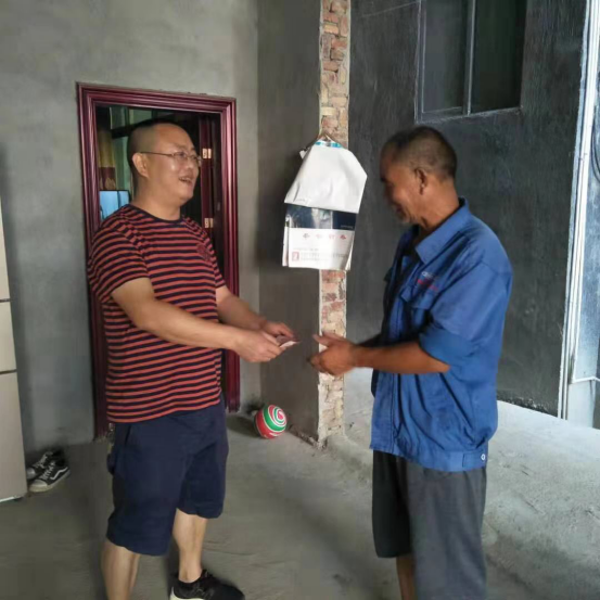 唐家坊镇：“八一”走访慰问 情暖退役军人(图1)