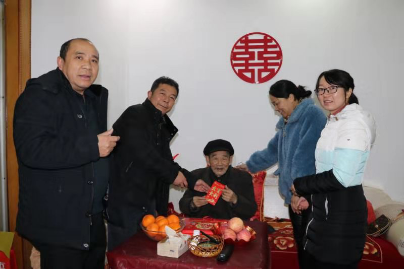 绥宁气象局春节前开展“双联”活动(图2)