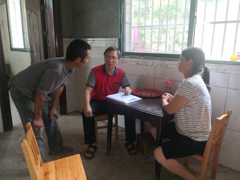 绥宁县农机部门下乡走访贫困户座谈平安联创联建工作(图2)