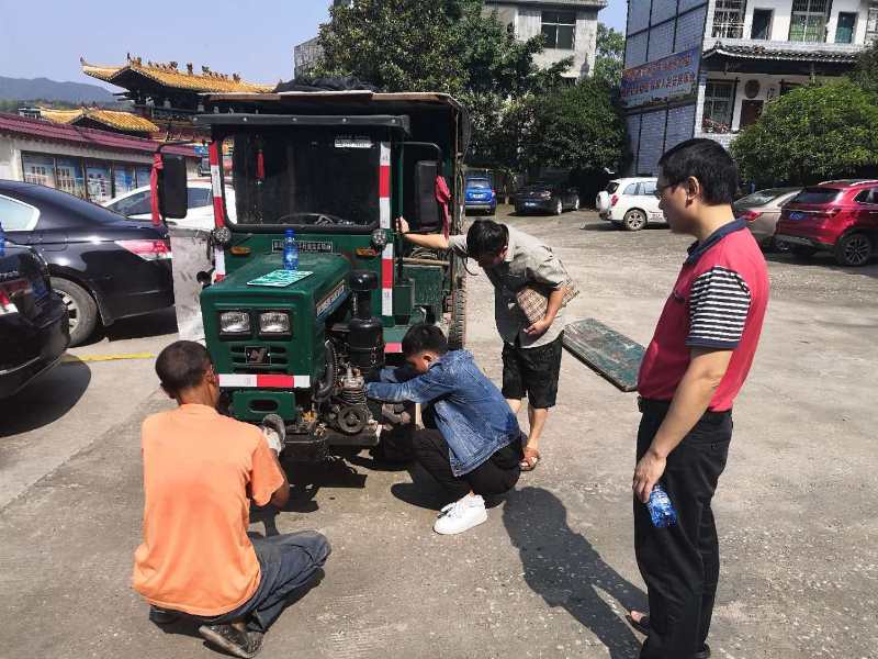 绥宁县农机监理部门上门免费为机手服务(图1)