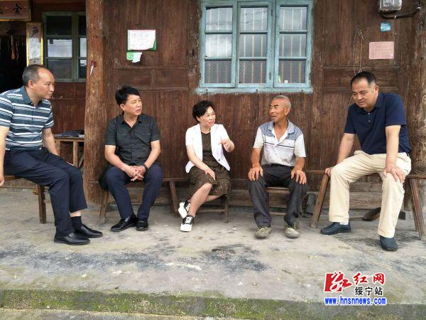 罗玉梅到东山乡入户走访调研脱贫攻坚工作(图1)