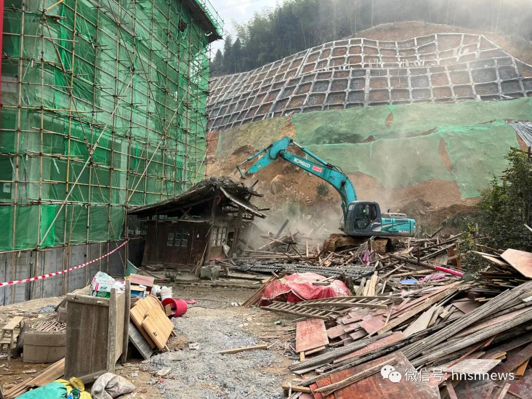 绥宁县首例“司法强拆”顺利完成(图1)
