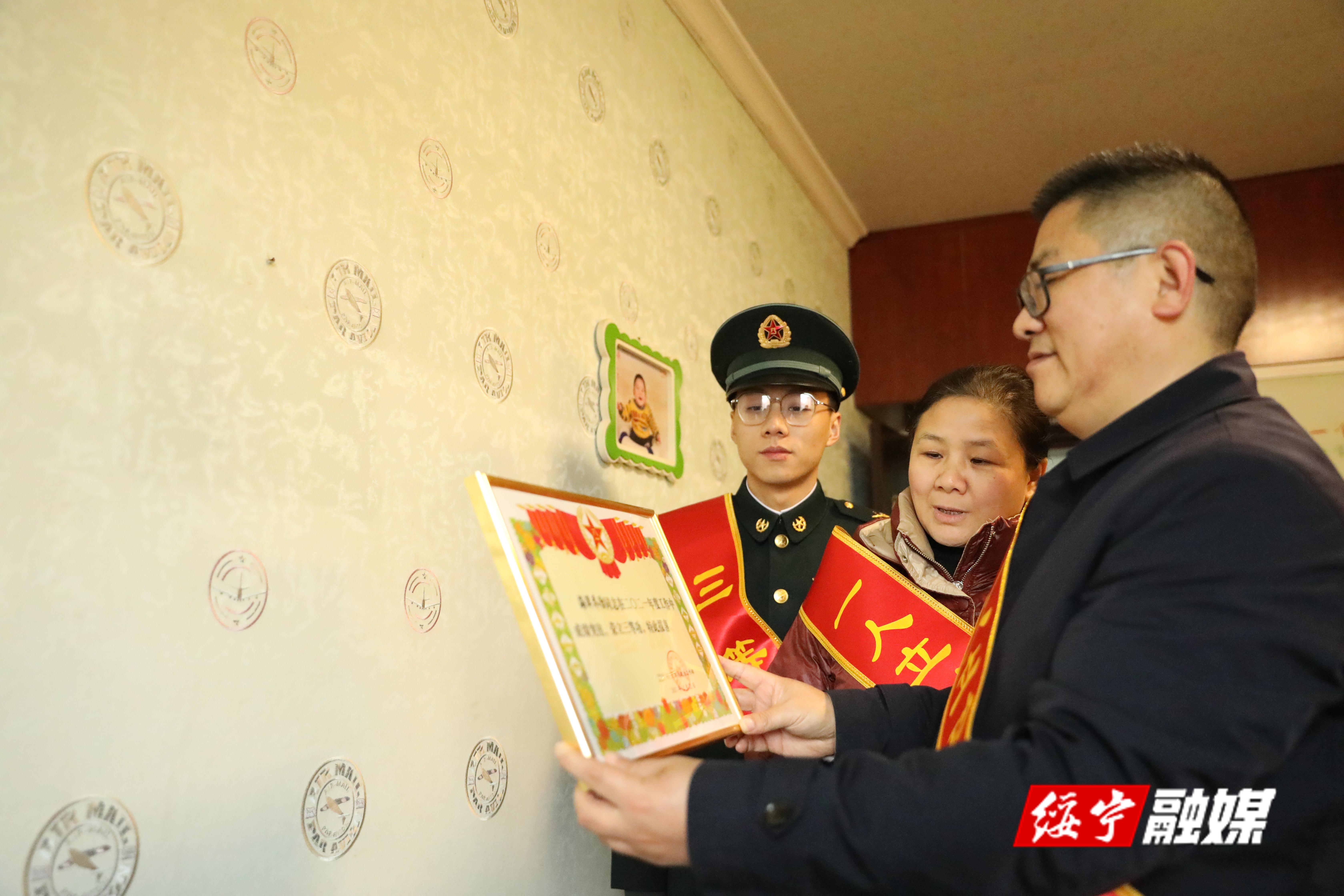 参军入伍一年的绥宁小伙入党又立功，真的牛 (图1)