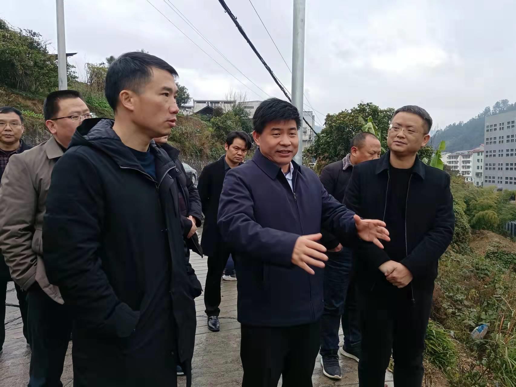 佘芝云调研城建时强调：盘活储备土地资产 推进美丽县城建设(图2)