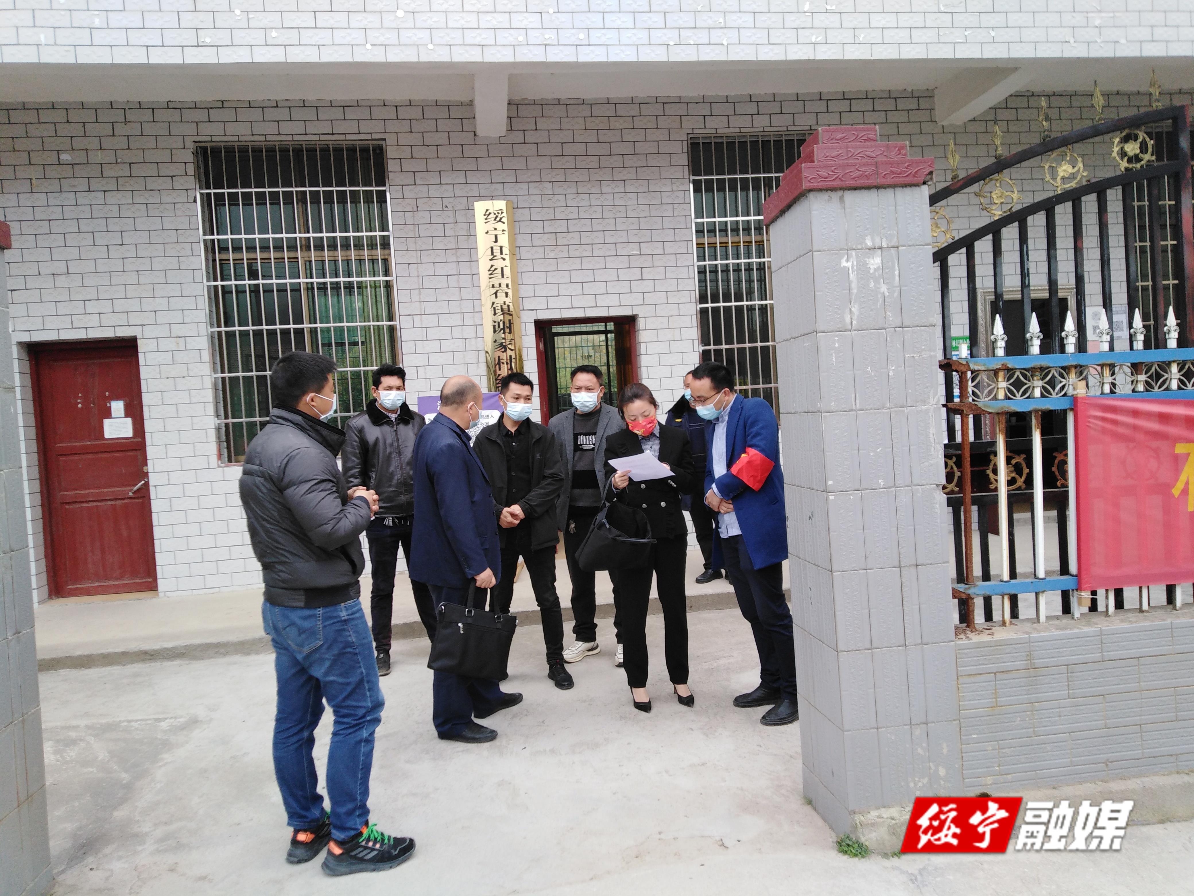 袁玲在红岩镇督导时强调：扛牢疫情防控责任 推进乡村振兴(图1)
