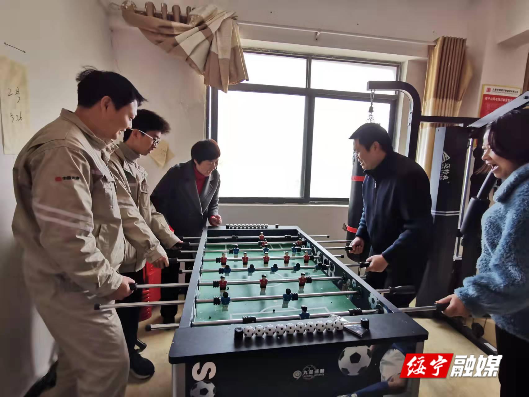 唐艳率队走访慰问大唐华银新能源有限公司(图1)