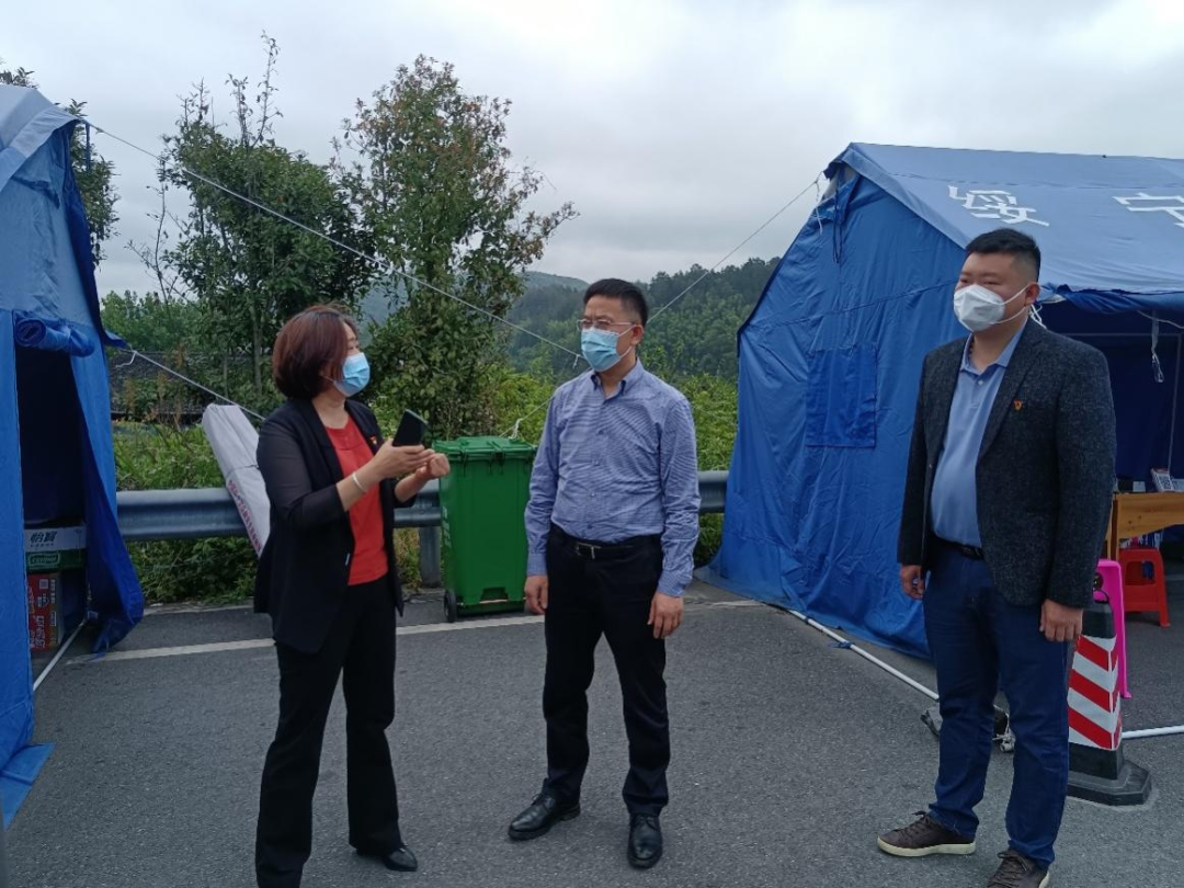 龚红果到绥宁县督导疫情防控、自建房安全专项整治等工作(图1)