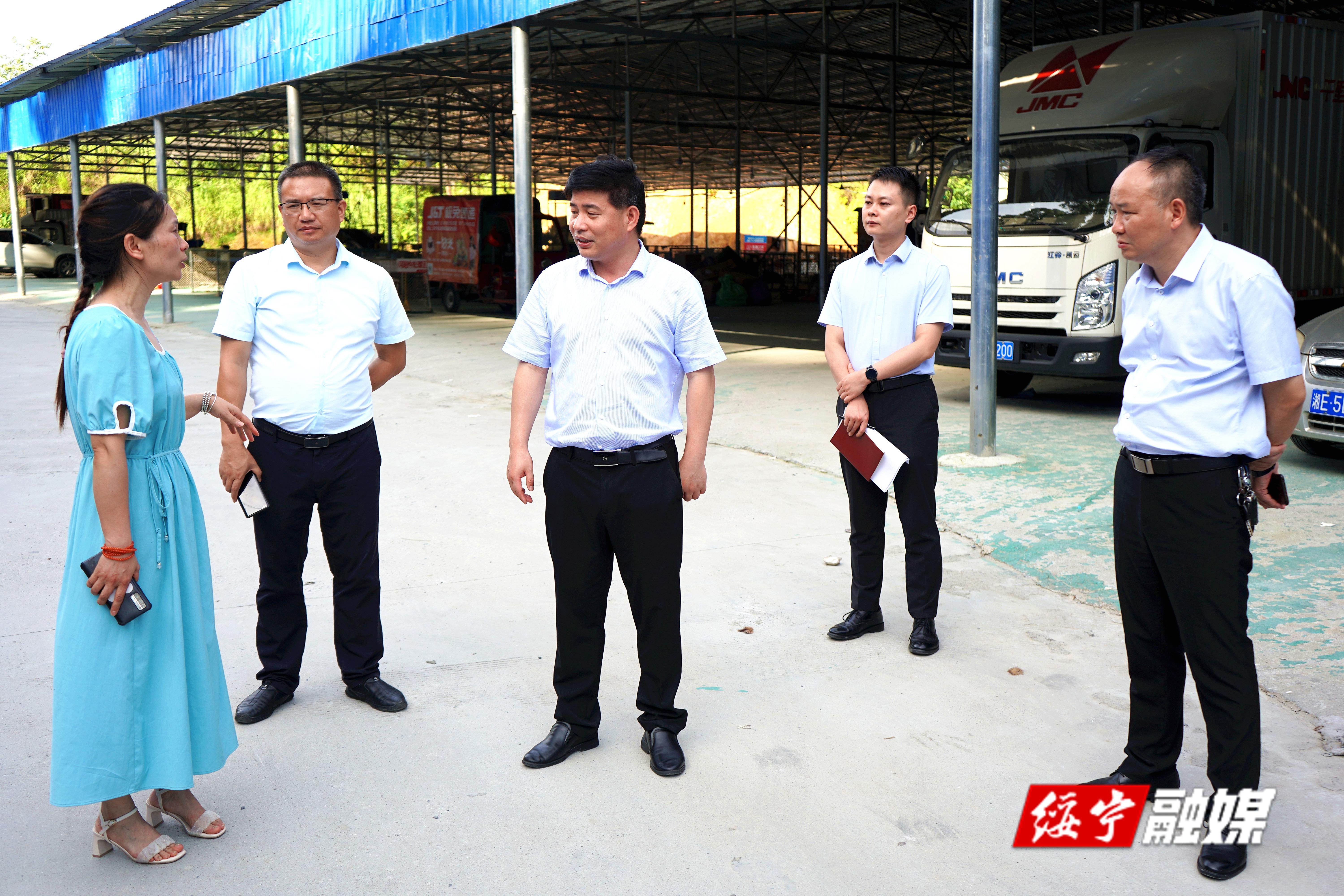 佘芝云走访联点企业时强调：全面落实“万名干部联万企”行动 切实助力企业纾困增效(图1)