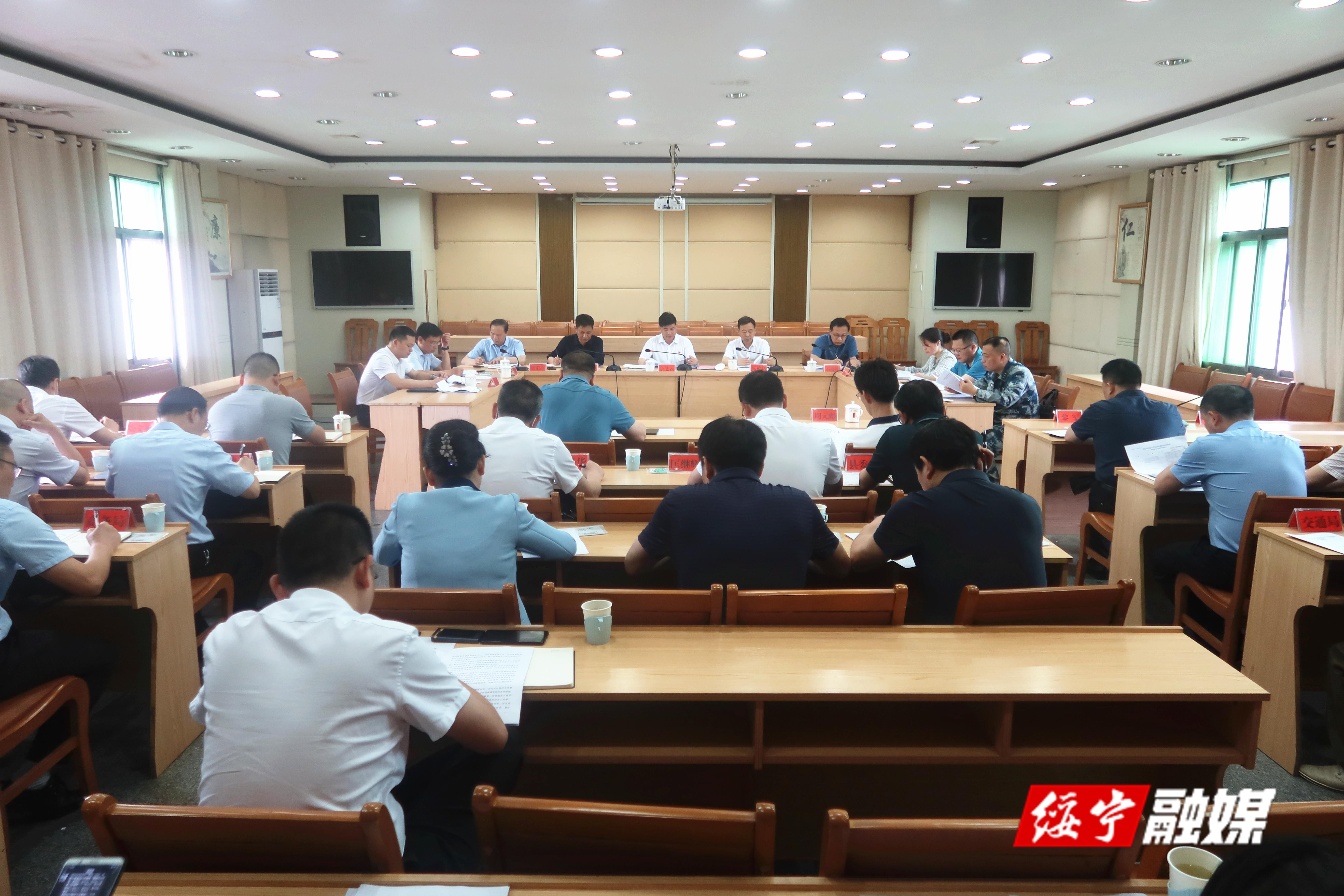 佘芝云主持召开2022年度第17次县委常委会会议(图1)