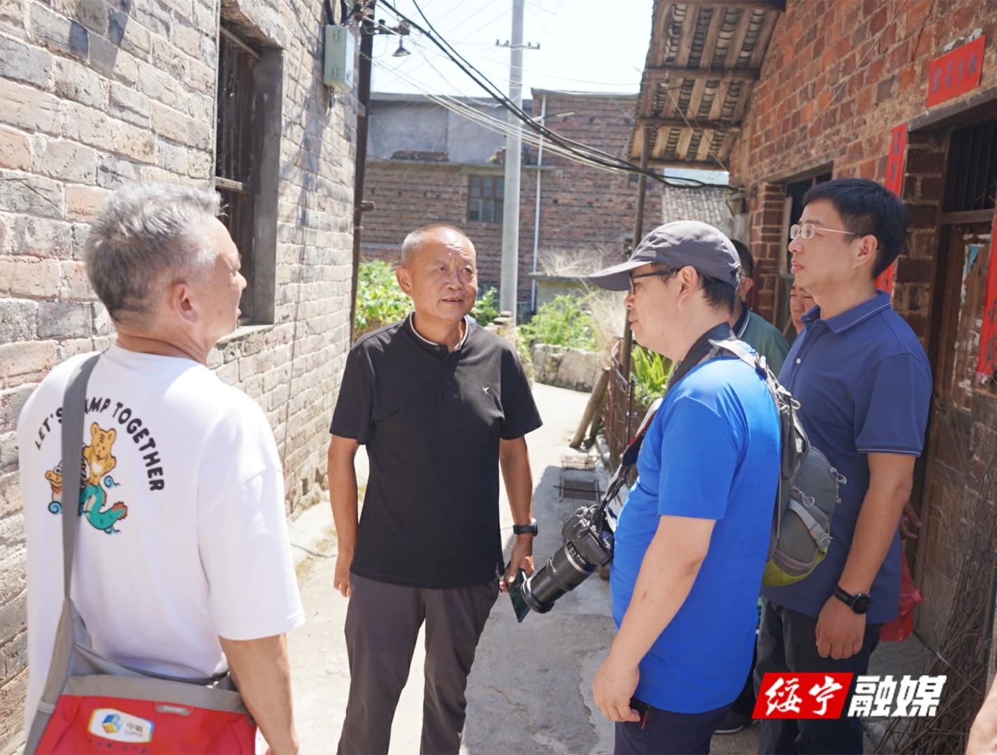 胡彬彬一行调研绥宁古村落文化(图1)