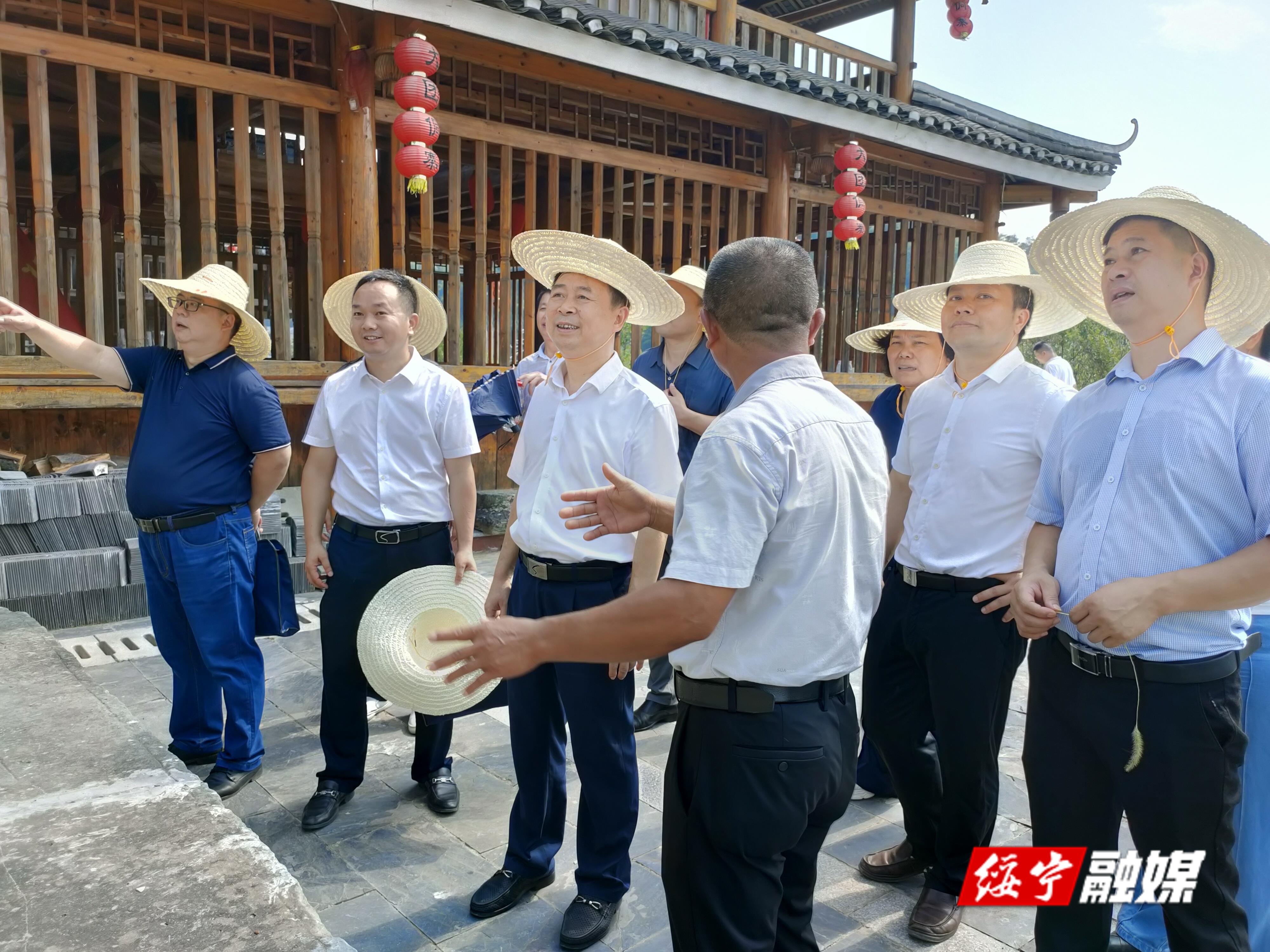 绥宁县召开乡村振兴“七大专项行动”及美丽宜居示范创建推进会议暨巩固拓展脱贫攻坚成果同乡村振兴有效衔接“提质攻坚月”部署会议(图1)