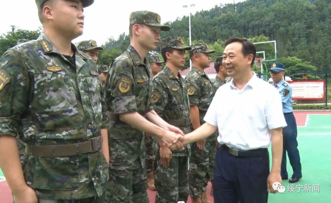 夏贤钦一行“八一“前夕慰问部队官兵共叙鱼水情(图1)