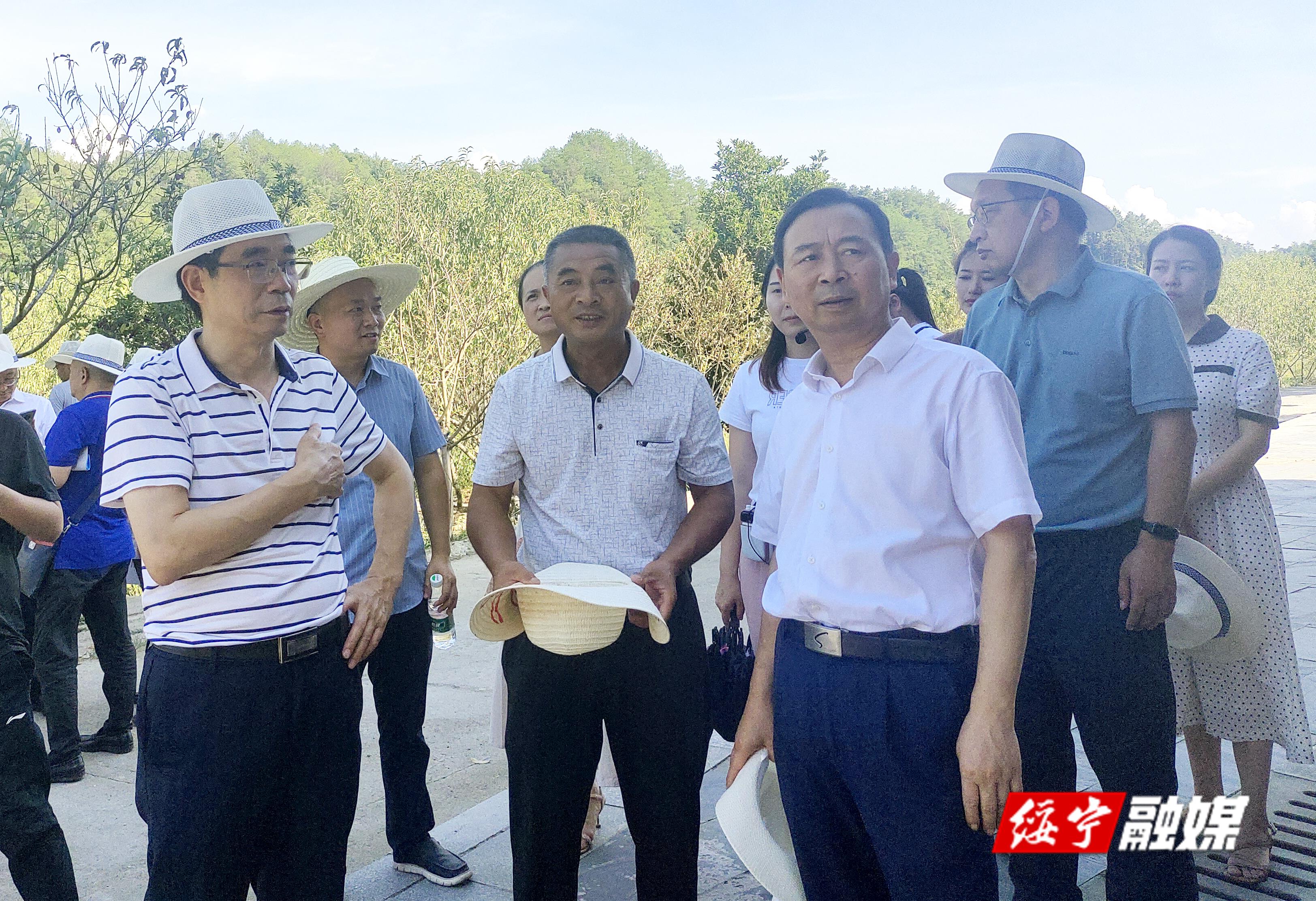 阳晓华参加市人大代表绥宁县选区第二小组主题活动并调研民族政策落实情况(图1)