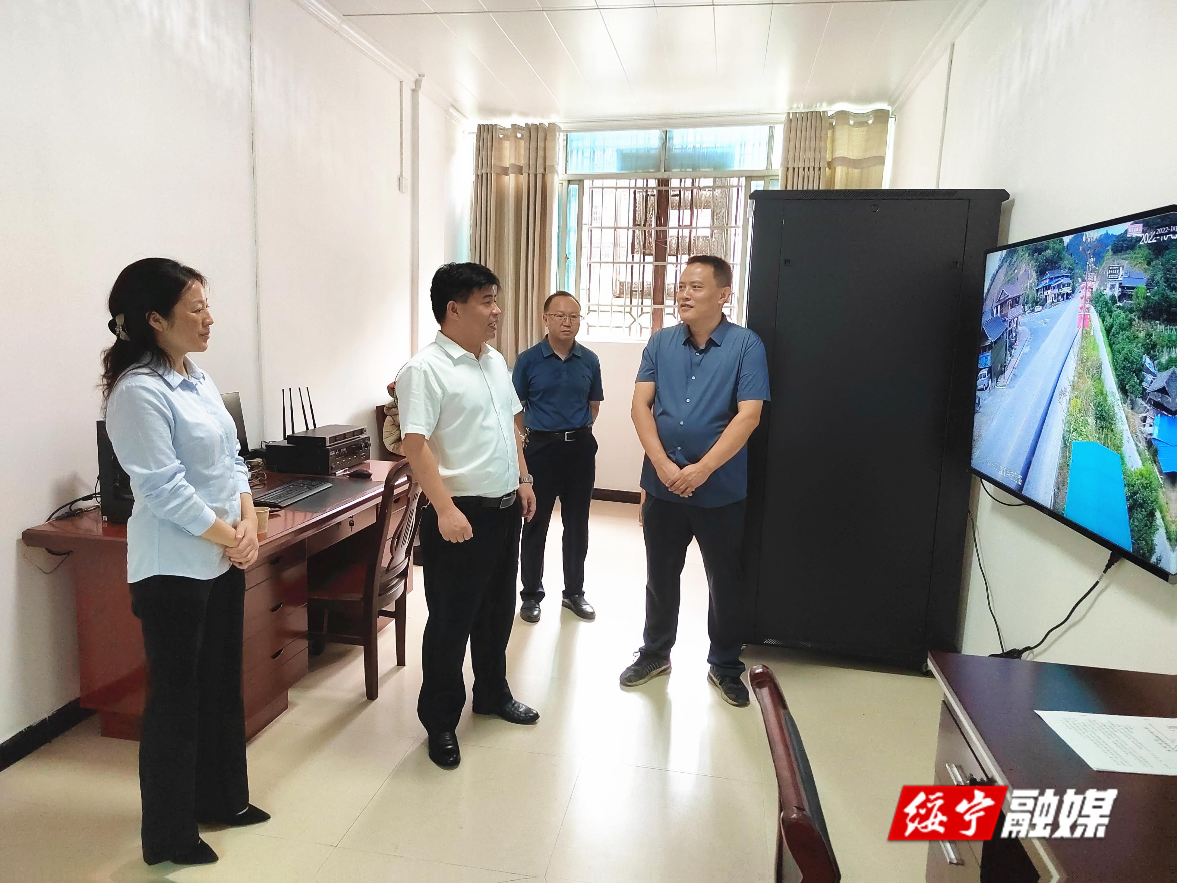 佘芝云督导国庆值班值守工作 看望慰问坚守岗位值班人员(图1)