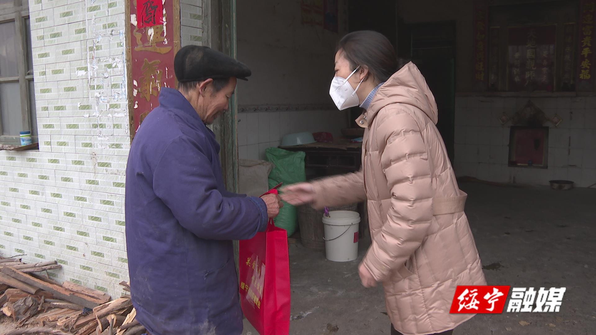 袁玲到红岩镇走访慰问、督导疫情防控和安全生产等工作(图1)