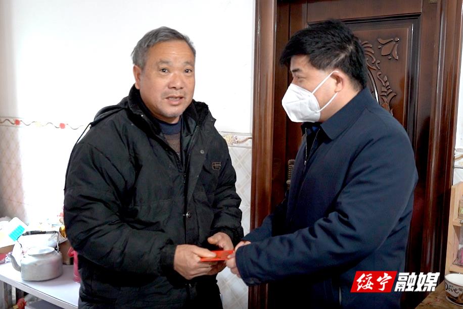 佘芝云赴寨市乡开展走访慰问、结对帮扶及安全生产等工作时强调：用心用情为民排忧解难 确保群众欢乐安全过节(图1)