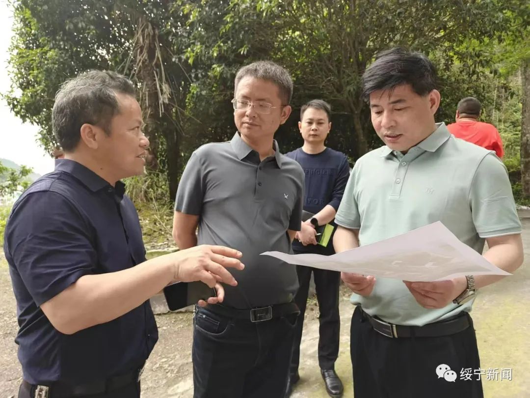 佘芝云到长铺子乡调研乡村振兴及民宿产业发展工作(图1)