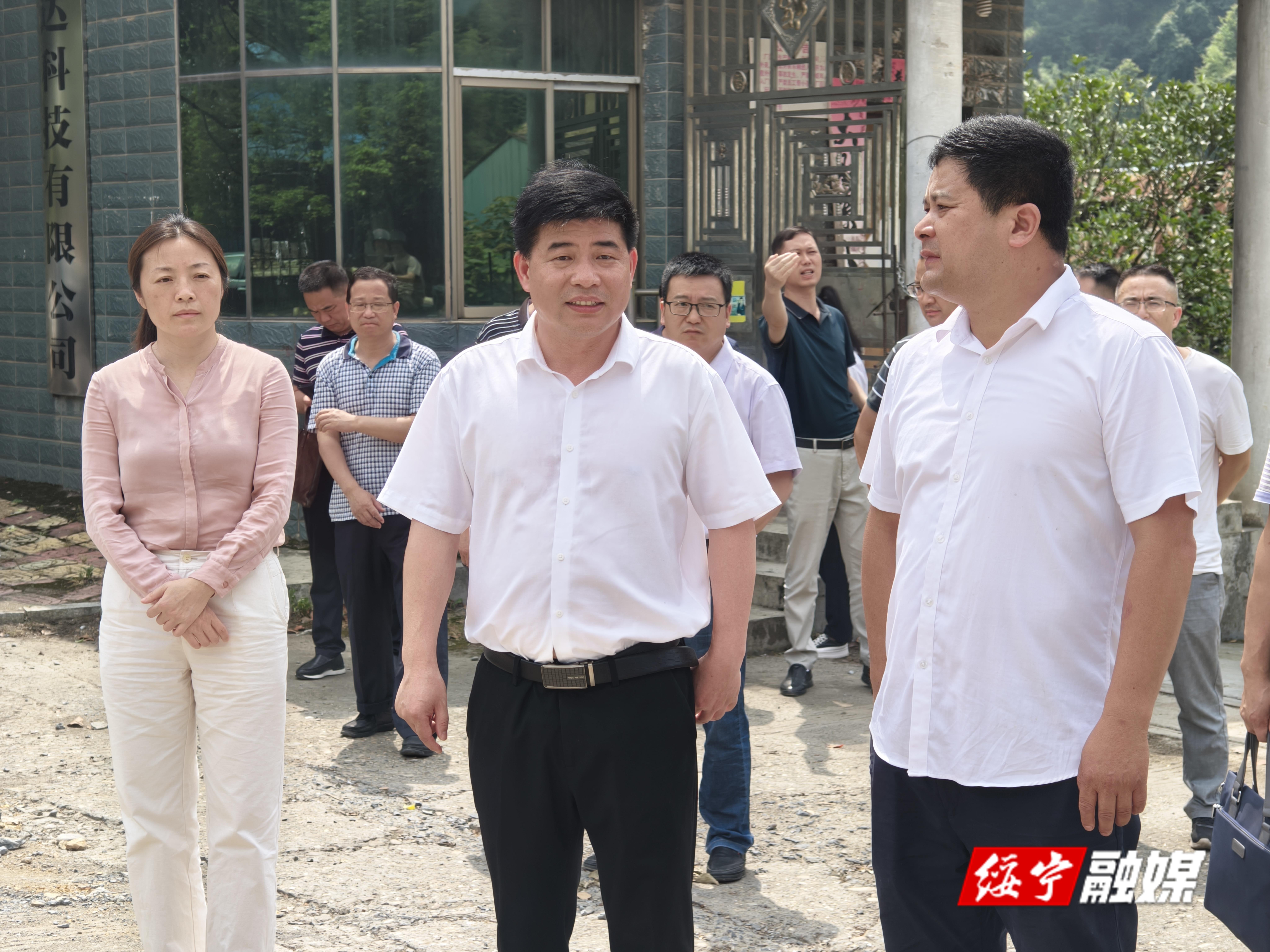 佘芝云到绥宁产业开发区调研时强调：树立“互信、同向、共赢”理念 强服务为企业纾困解难(图1)