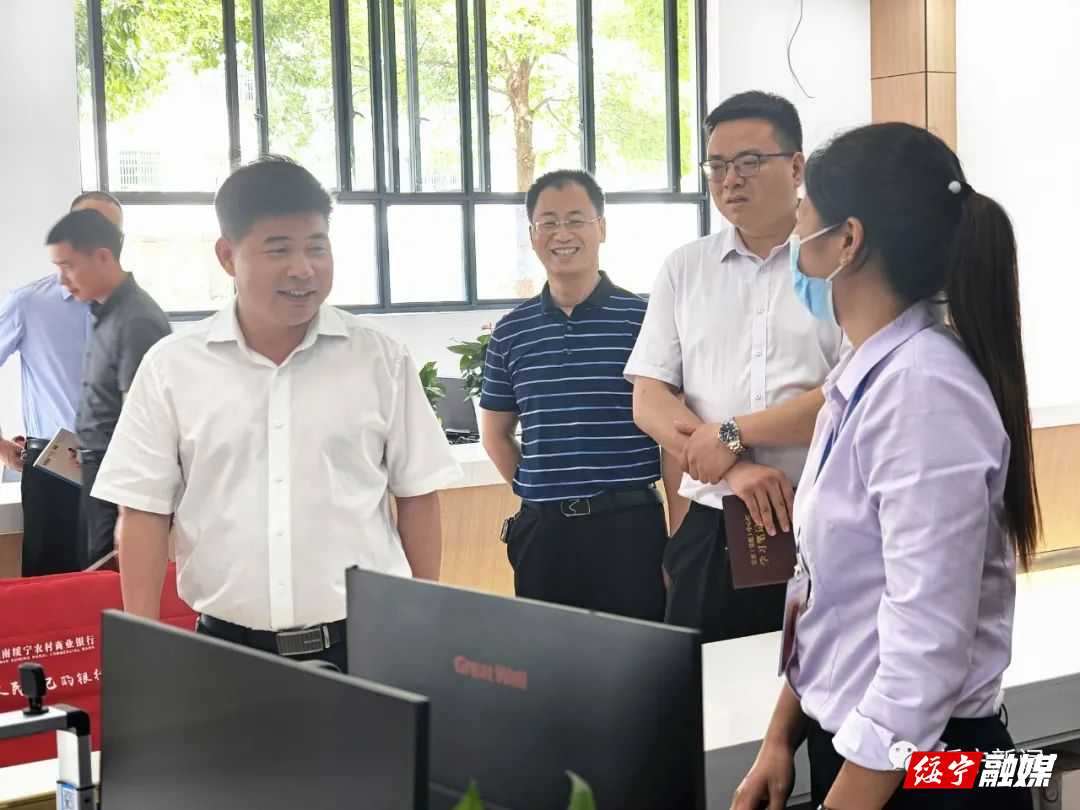 佘芝云调研县政务服务大厅新址建设运行情况(图2)