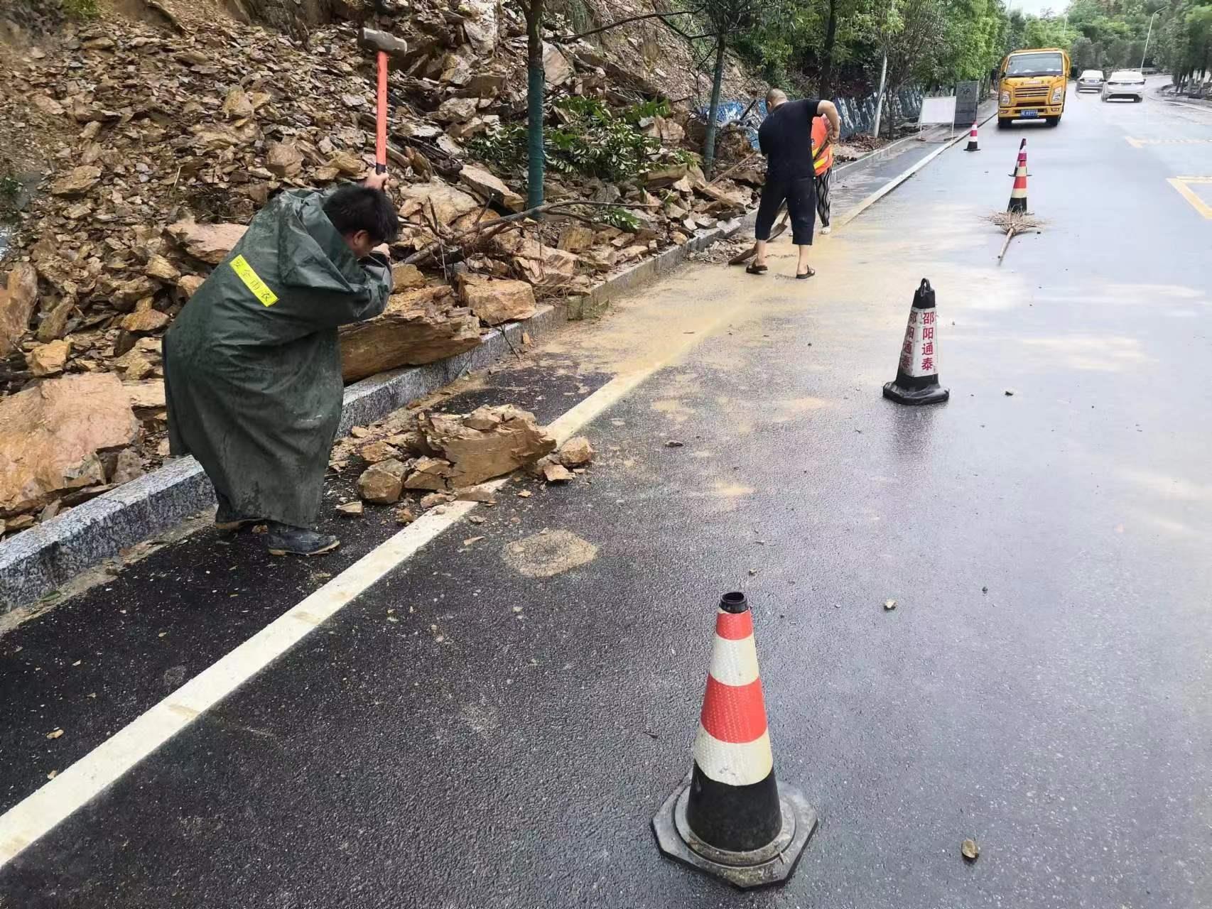 绥宁县：全力以赴 迎战端午水(图1)
