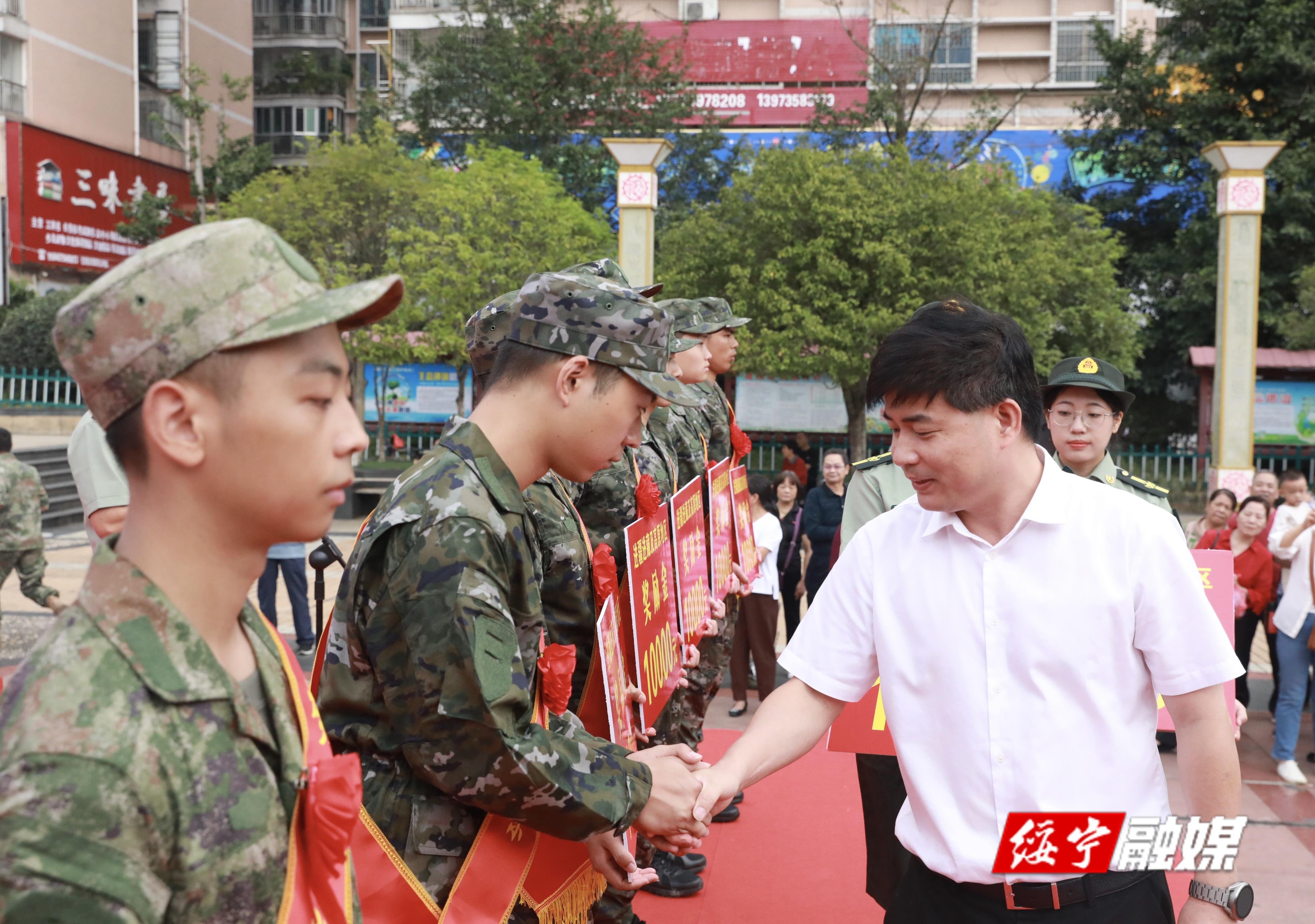 绥宁县举行2023年秋季新兵欢送大会(图3)
