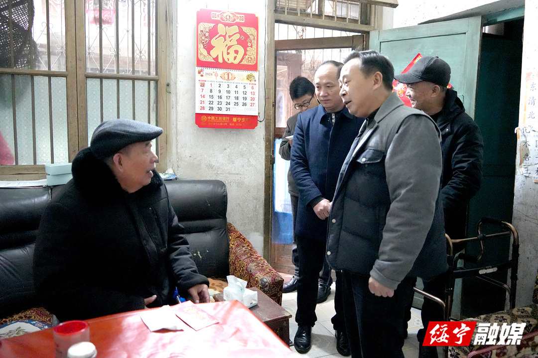 夏贤钦春节前走访慰问困难职工、困难群众并开展安全生产大检查(图1)