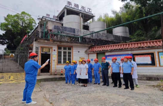 邵阳市生态环境局绥宁分局开展化工企业突发环境事件应急演练(图1)