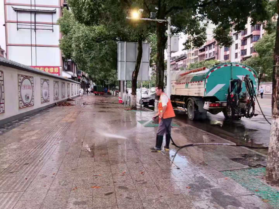县城管执法局：迅速清除路障 助力美丽绥宁建设(图3)