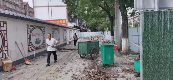 县城管执法局：迅速清除路障 助力美丽绥宁建设(图2)