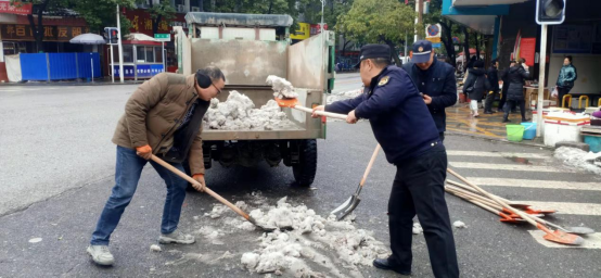 绥宁县城管执法局打响扫雪除冰保畅战役(图5)