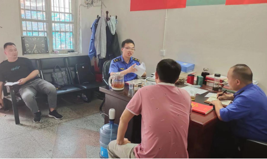 县城管执法局党委对支部工作进行督导检查(图1)
