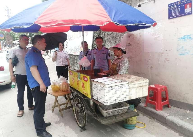 绥宁城管：用实际行动护航高考(图1)